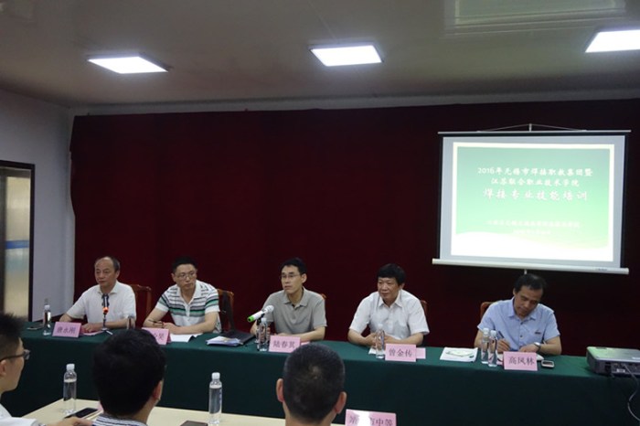 1490163410834089984.jpg 2.jpg