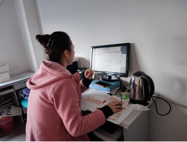 基础部教师开展线上线下教学活动