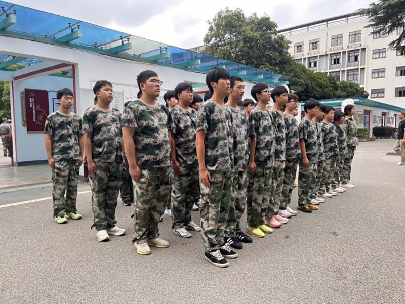 迷彩映青春 训练正当时