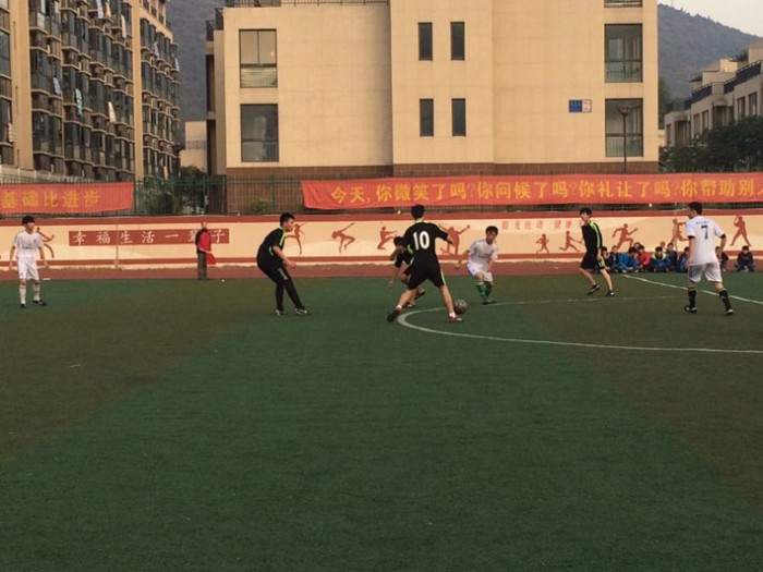 我校“交校杯”校园足球赛决赛：交通工程系VS机电工程系