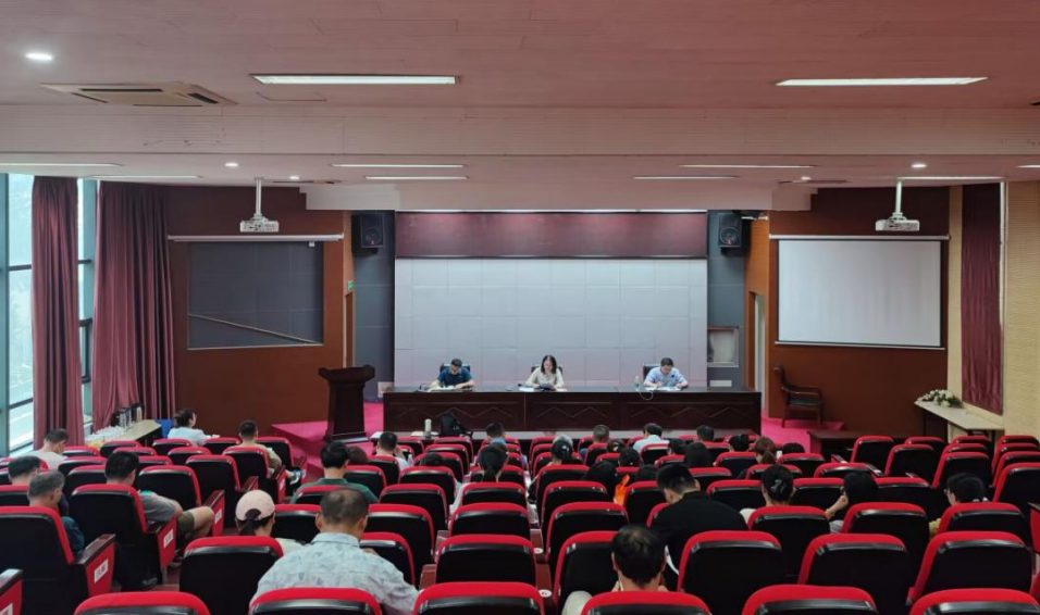 基础教学部召开全体教职工大会