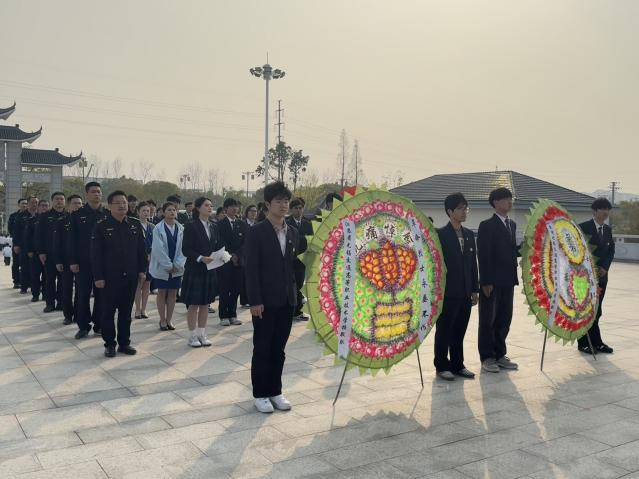 交通工程学院开展“赓续英烈精神 汲取奋进力量” 主题团日活动