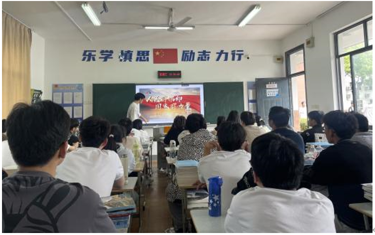 机械工程学院举办“践行社会主义核心价值观，争做新时代好少年”主题班会活动