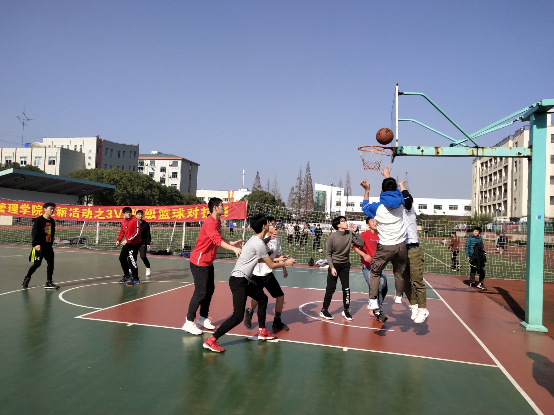 信管学院迎新系列活动之5v5 班级篮球赛圆满结束