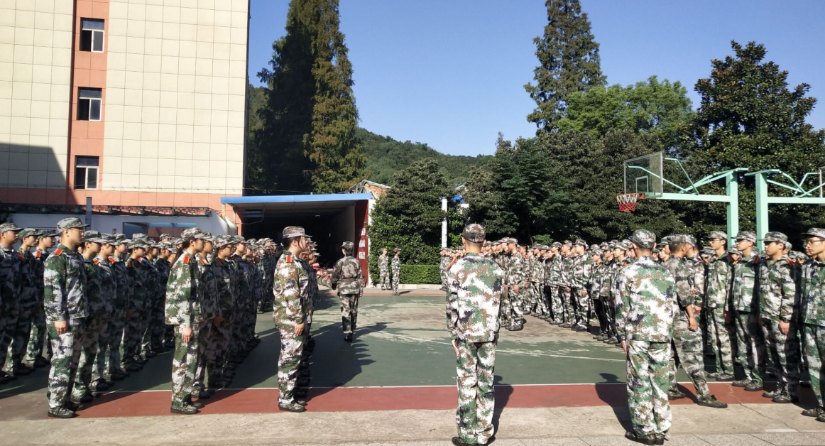 信息管理学院2019级新生参加军训