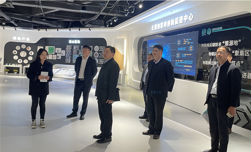 学校党委书记、校长李虎一行赴无锡物联网创新中心有限公司调研