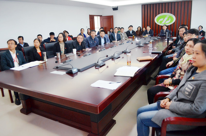 1508477999404042182.jpg E:?7年各项工作喜迎十九大开幕式观看十九大开幕式新闻稿DSC_6426_副本.jpg