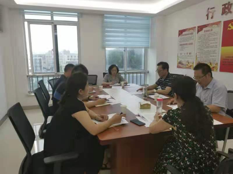 学校召开疫情防控和防台防汛工作紧急会议