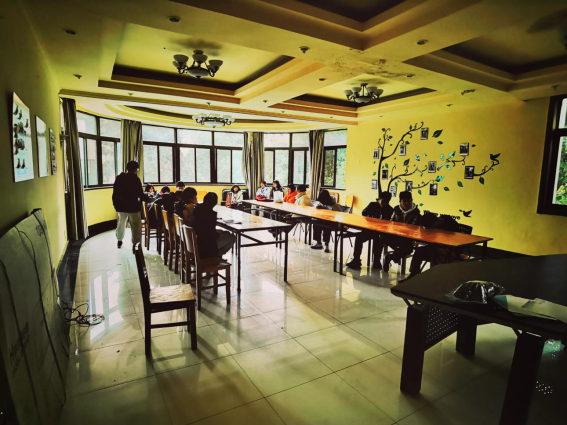 九游官方网页版心理健康协会开展“盲人排队”朋辈团辅活动