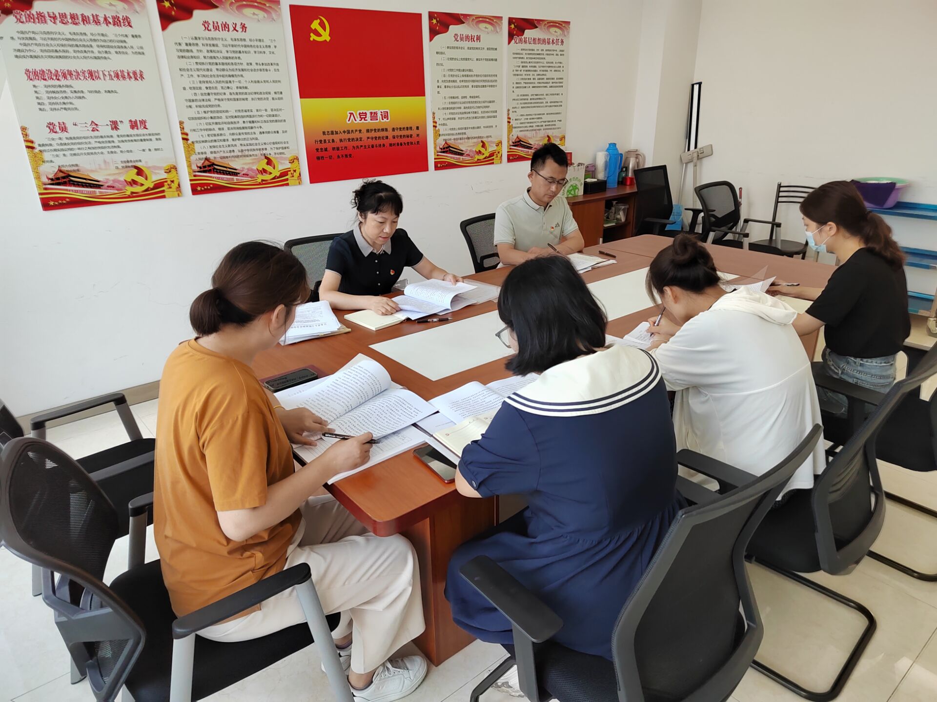 组织人事处党支部召开学习会议